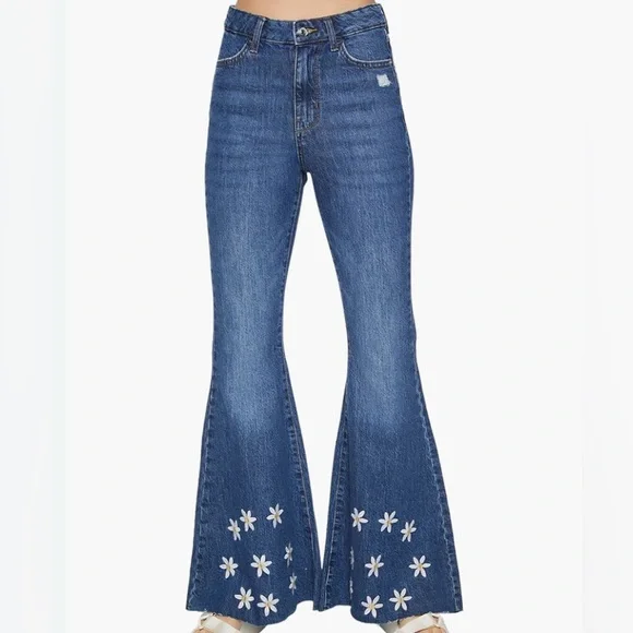 FOREVER 21
Medium Blue Embroidered Floral Flare Jeans Size 26 - Picture 3 of 8